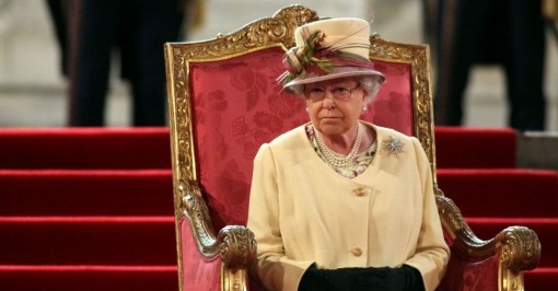 20mar2012---rainha-elizabeth-2-da-inglaterra-recebe-nesta-terca-feira-20-homenagem-pelos-seus-60-anos-de-trono-que-marca-o-jubileu-de-diamantes-diamond-jubilee-1337824527051_956x500